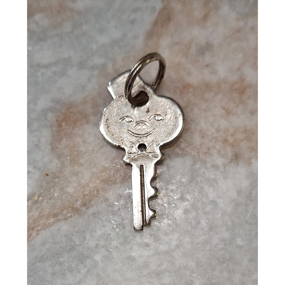 Vtg. American Tourister Bellhop Bellboy Luggage Suitcase Train Case Key, Keyring